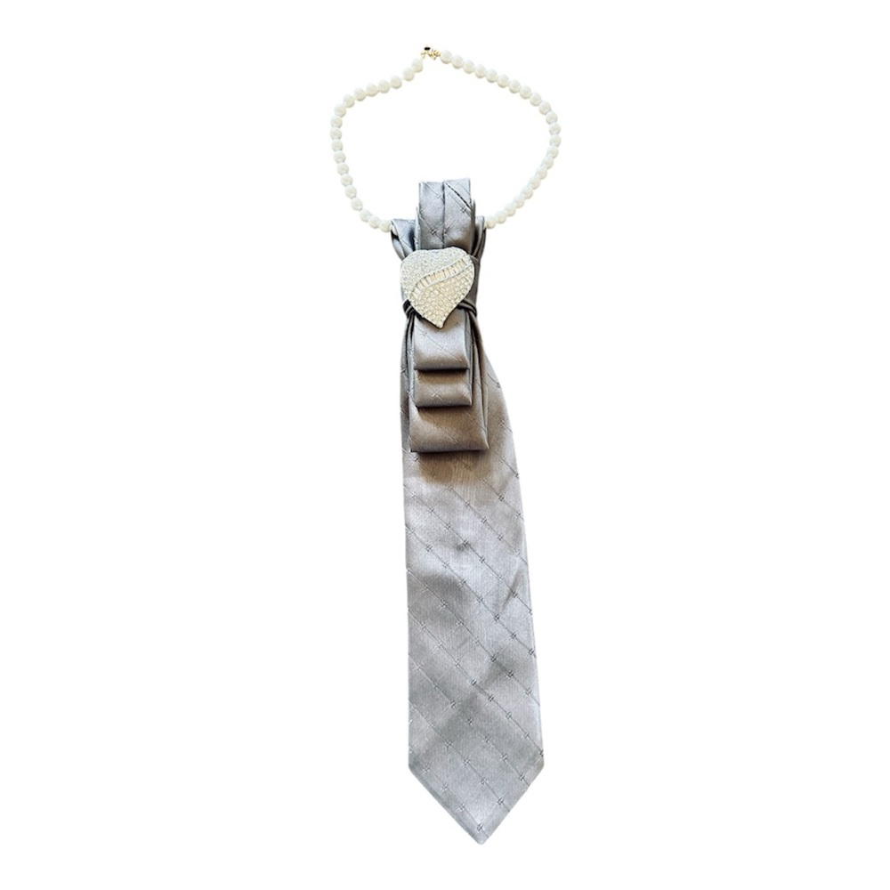 Sophisticated Silver Tie with Pearl Detail